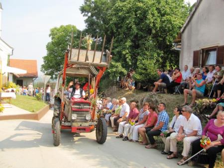 Na 19. tradicionalni prireditvi Pozdrav jeseni ob prazniku Marijinega vnebovzetja, veselo druženje Prlekov, Prekmurcev in Medžimurcev 71